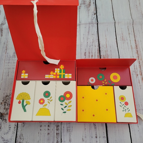 L’OCCITANE 2021 Holiday Gift Box GWP Sample Travel Sizes NEW NWT - Picture 2 of 10